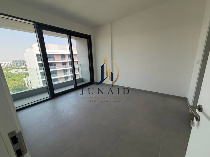 4 8b653f5a-ea6a-4251-bc57-8bbf9cbdc100. jpeg