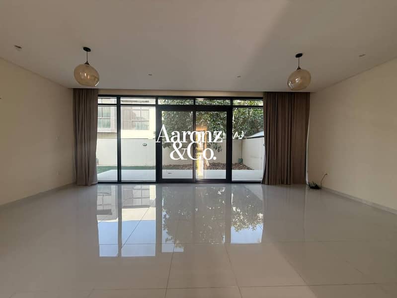 Villa in DAMAC Hills,Flora, 3 schlafzimmer, 240000 AED - 15862460 Villa in DAMAC Hills,Flora, 3 schlafzimmer, 240000 AED - 15862460