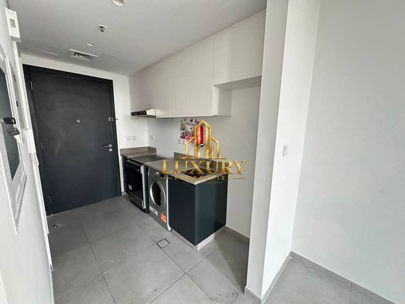 4 Modern Live Stylish Studio Live in Aljada.