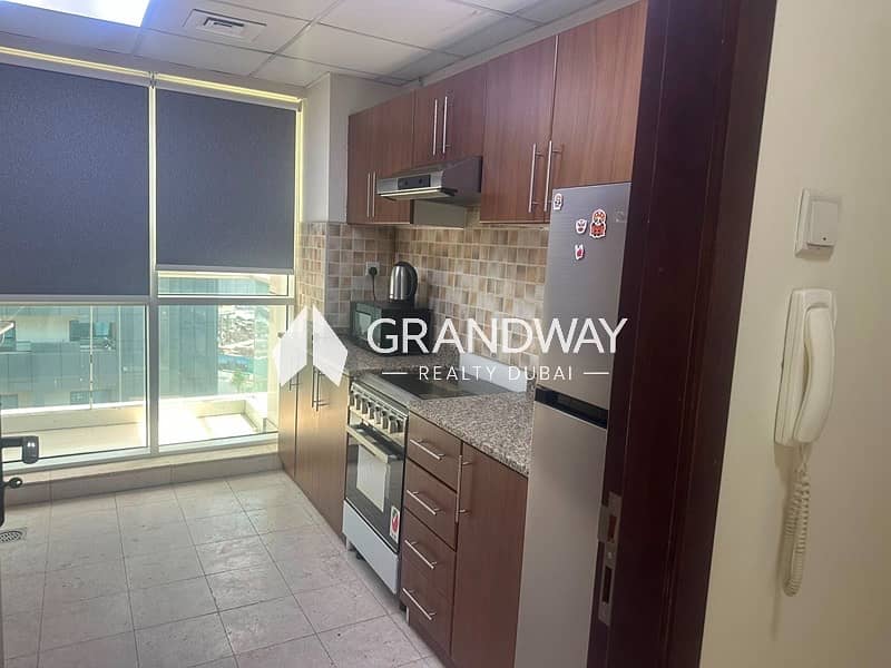 6 Bright 1BR | Great Amenities | Contemporary Living — photo 6