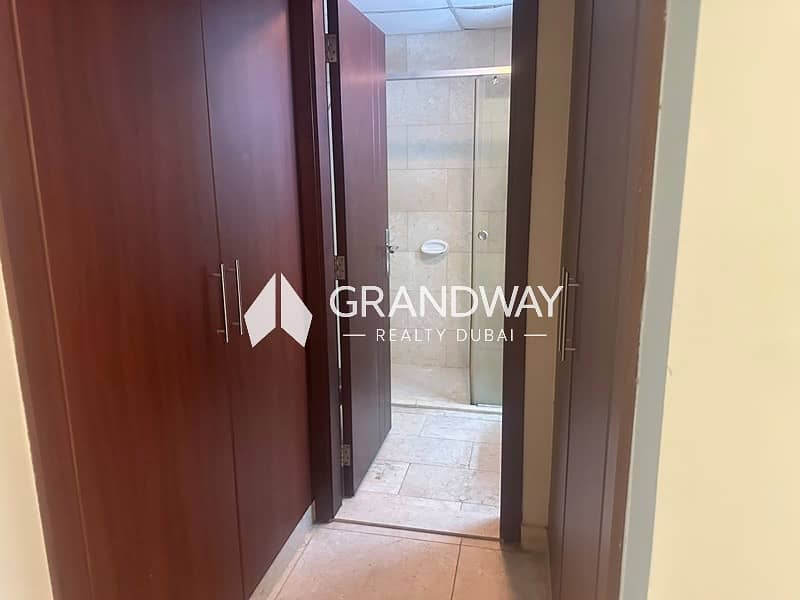 11 Bright 1BR | Great Amenities | Contemporary Living — photo 11