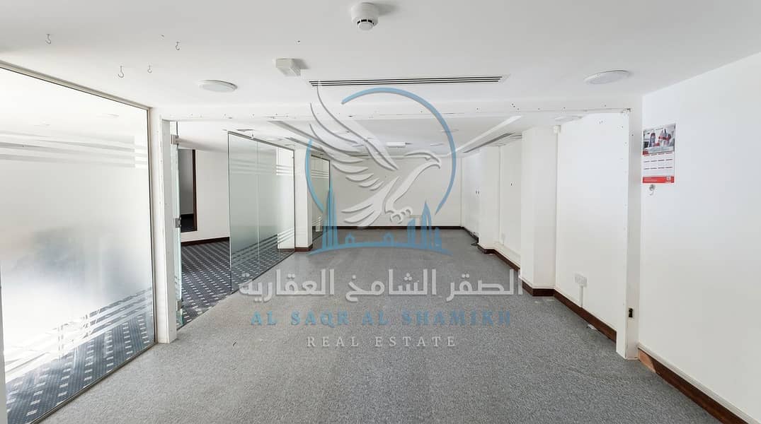4 إذا كان موقع عملك يحتاج إلى مساحة وتنظيم، فهذا العقار يستحق المشاهدة. . jpeg