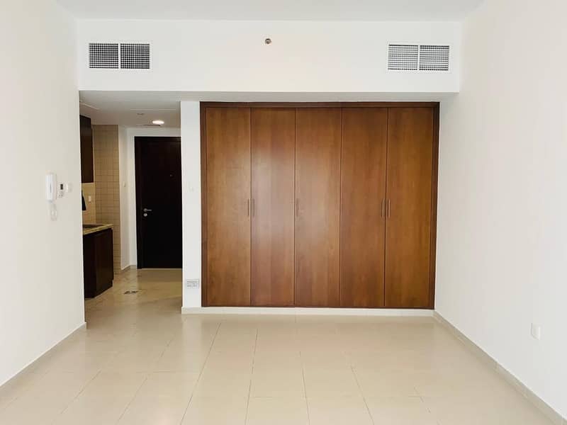 位于迪拜湾，阿尔曼霍尔街区 3 卧室的公寓 110000 AED - 4511403