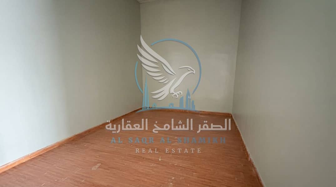 4 محل 2,500 قدم 2,500 Sq. Ft. Commercial Shop مربع. jpeg