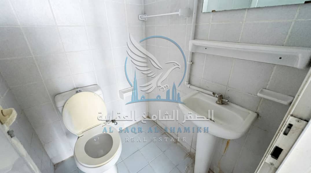 9 Mezzanine Areaميزانين داخل المحل. jpeg