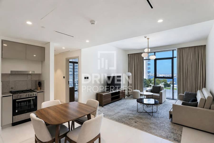 Vacant with Partial Sea Views | Modern Apt Vacant with Partial Sea Views | Modern Apt