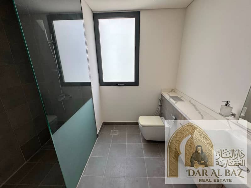 28 WHATSA~2. JPG