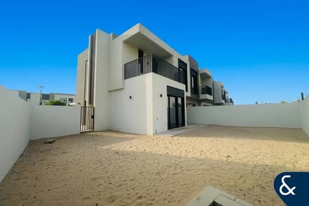 4 Bedroom Villa for Sale in Dubai South, Dubai - Single Row | Large Corner Plot | Vacant