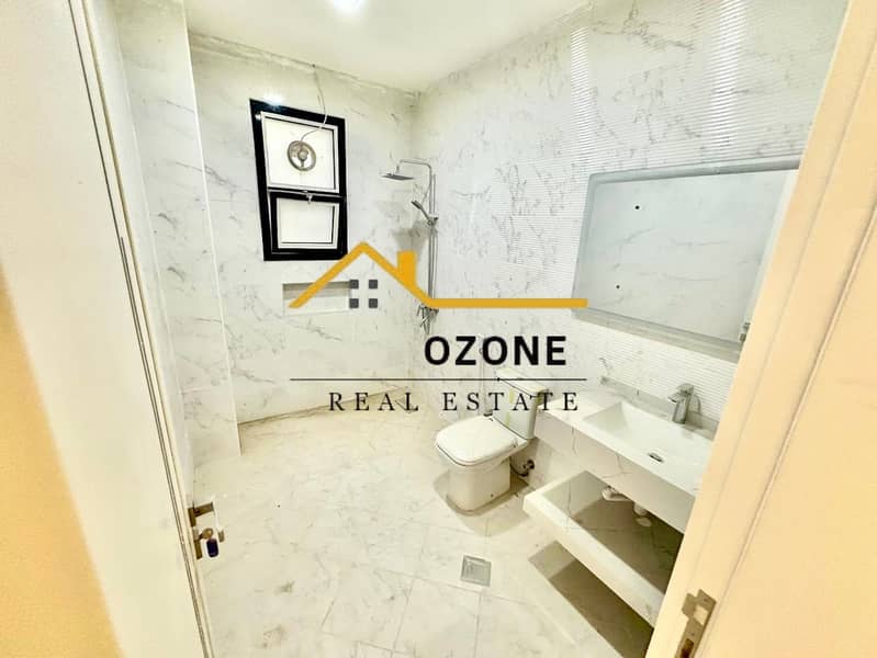 10 a3b978c4-b6be-45da-be8b-5e05e6e4bb41. jpg