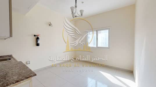 Monolocale in affitto a Al Qulayaah, Sharjah - Spacious Studio for Annual Rent in Al Qulayaa with Open View 1. jpeg
