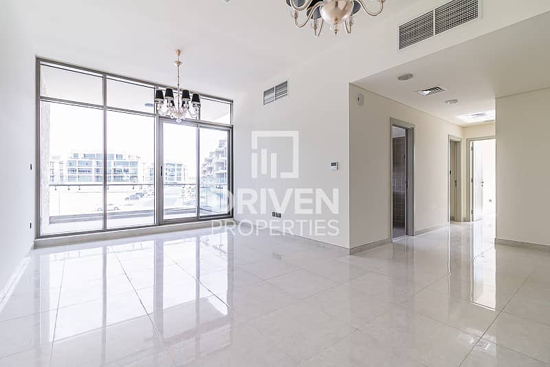 Contemporary Designed 2 Bed Apt with Balcony