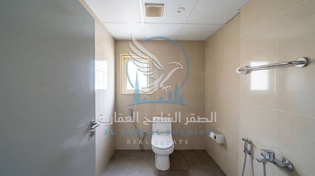 9 محل على شارع عام في الصناعية 15. jpeg