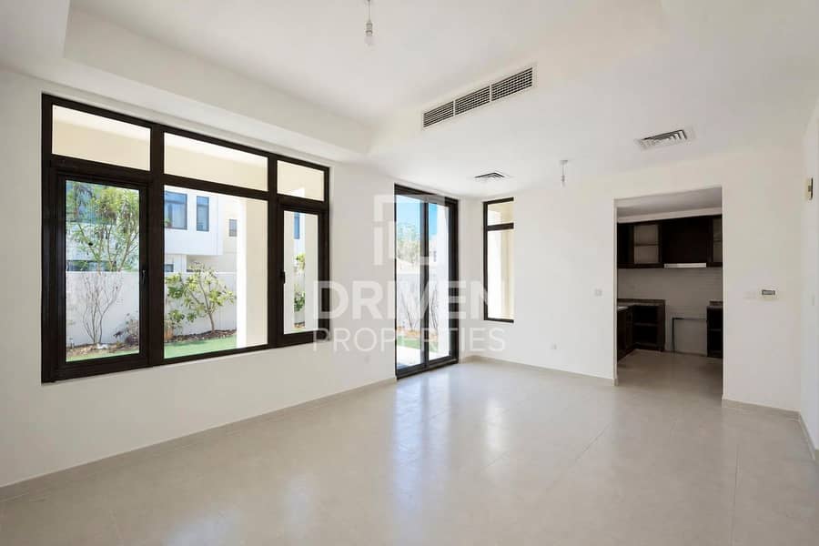 Single Row | Bright and Spacious | Vacant Single Row | Bright and Spacious | Vacant