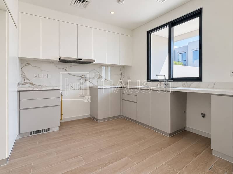 12 Jebel Ali village townhous-4. jpg
