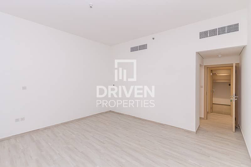 18 Brand New and Spacious 2 Bedroom Apartment