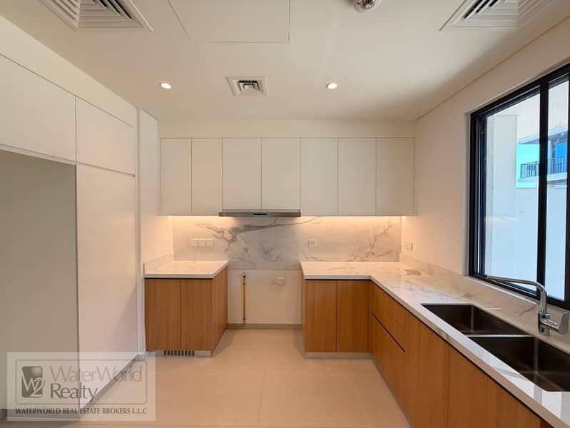 10 kitchen (2). jpg