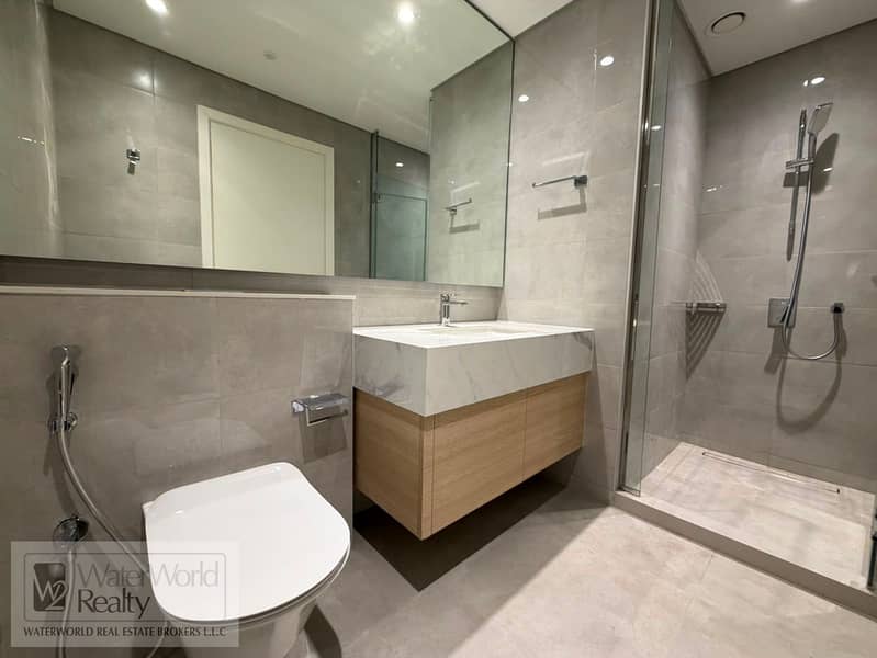 14 washroom (3). jpg