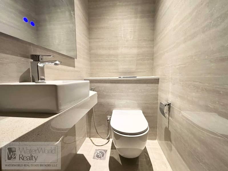 30 washroom (3). jpeg