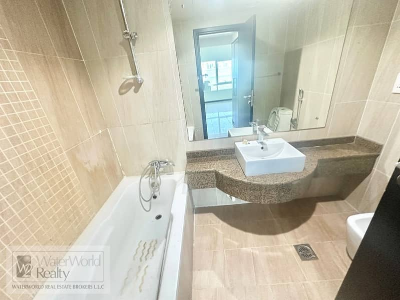 18 bathroom (1). jpg