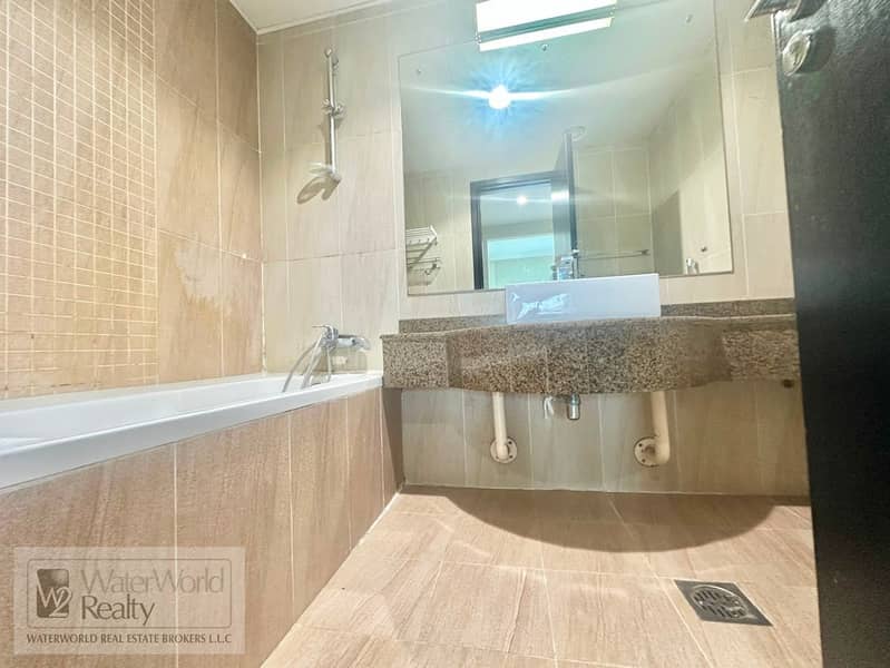 19 bathroom (2). jpg