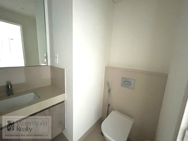 16 washroom (1). jpeg
