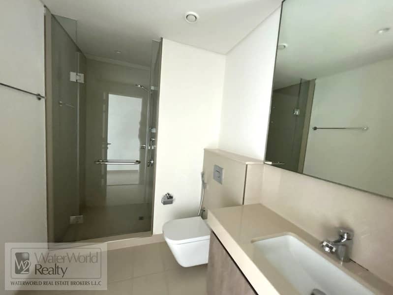 18 washroom (3). jpeg