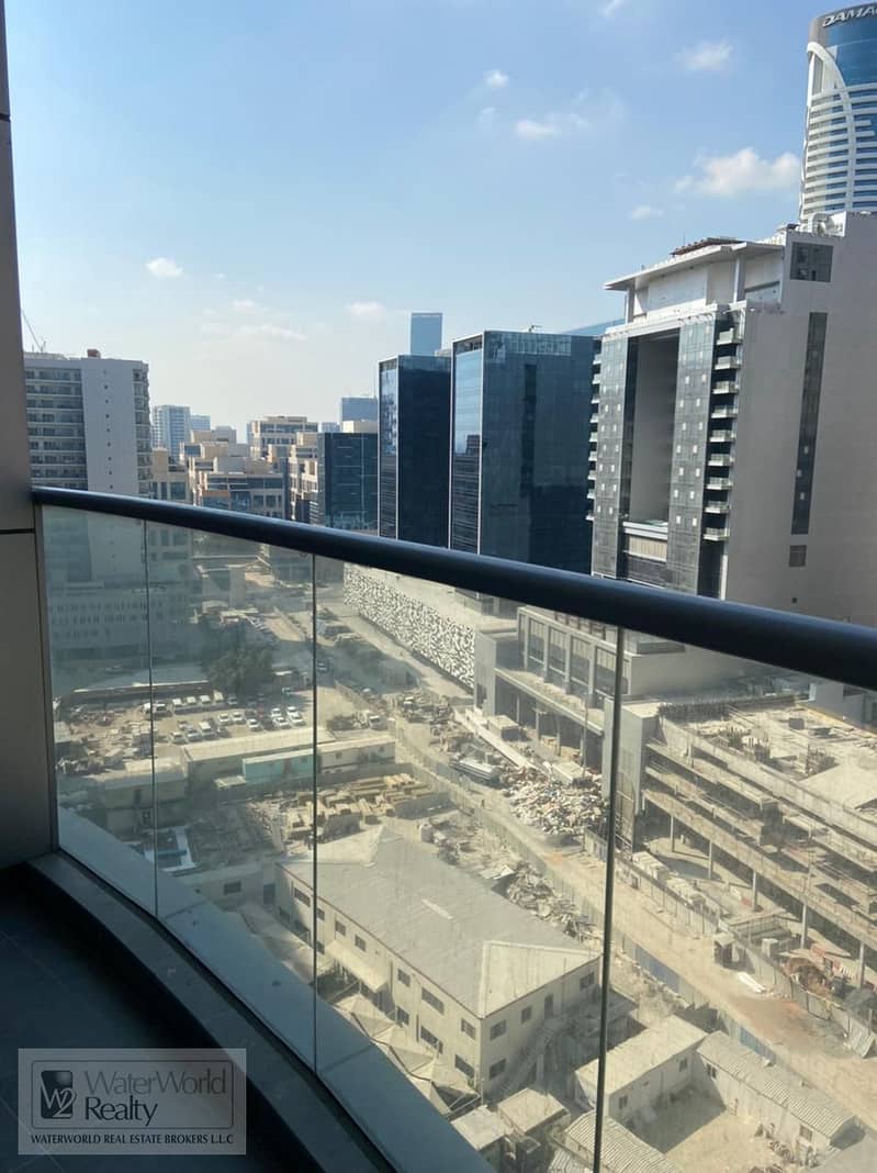 7 BALCONY 4. jpeg