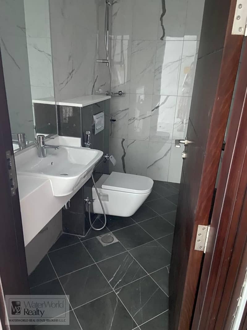 10 GUEST BATH 1. jpeg