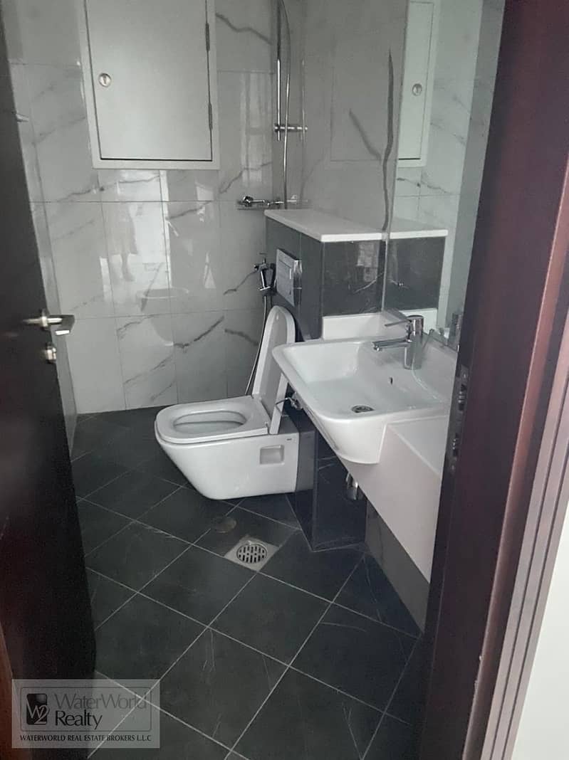 12 GUEST BATH. jpeg