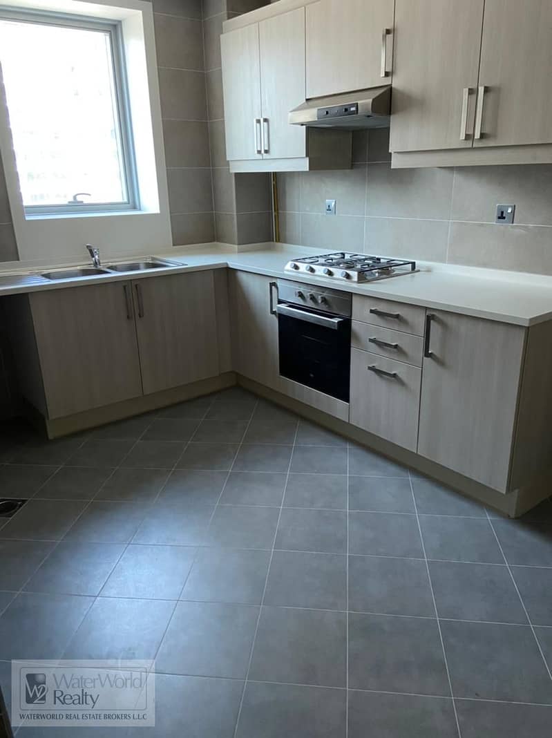 17 KITCHEN 1. jpeg