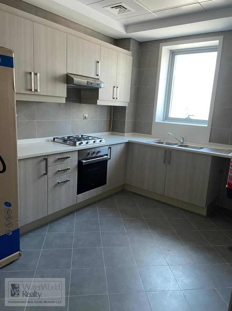 20 KITCHEN 5. jpeg