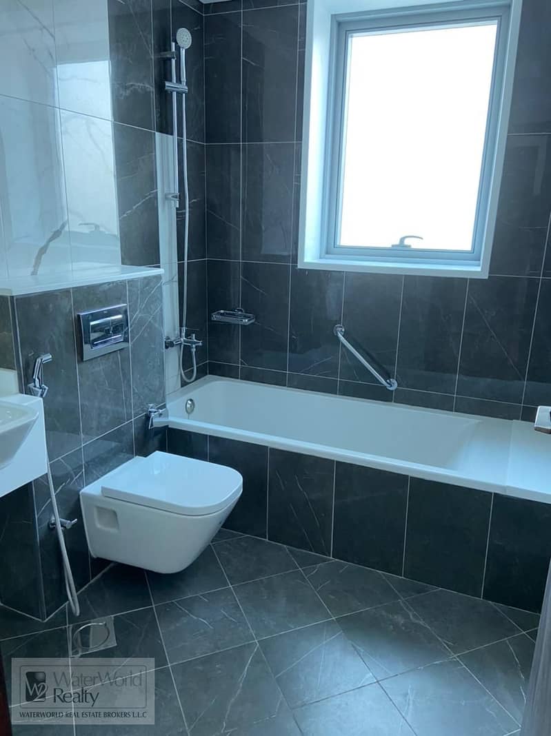 22 MASTER'S BATH. jpeg