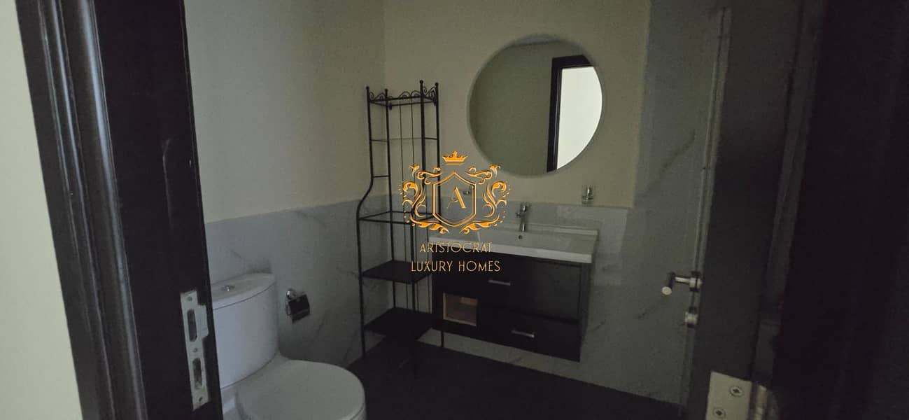 44 Bathroom 02. jpeg