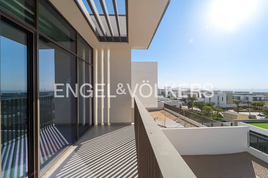 Vacant | Community Pool | Spacious | Vacant | Community Pool | Spacious |