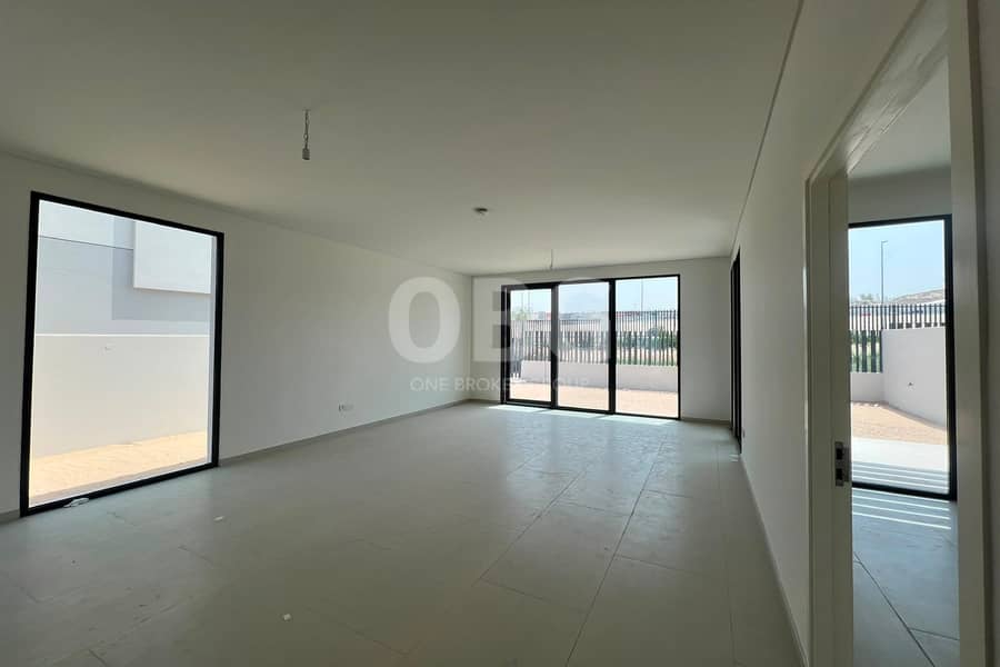 Single Row | Corner Unit | Easy Access To Entrance Single Row | Corner Unit | Easy Access To Entrance
