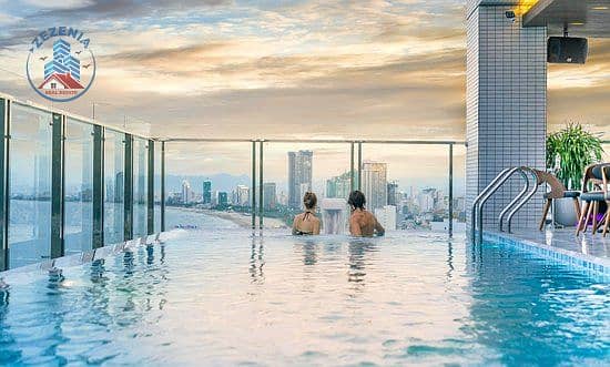 12 swimming-pool. jpg