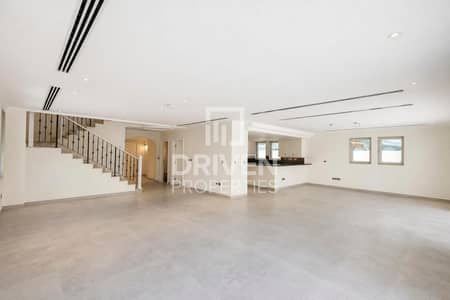 4 Bedroom Villa for Rent in Jumeirah Park, Dubai - Upgraded Bathrooms | Corner Unit | Swimming Pool