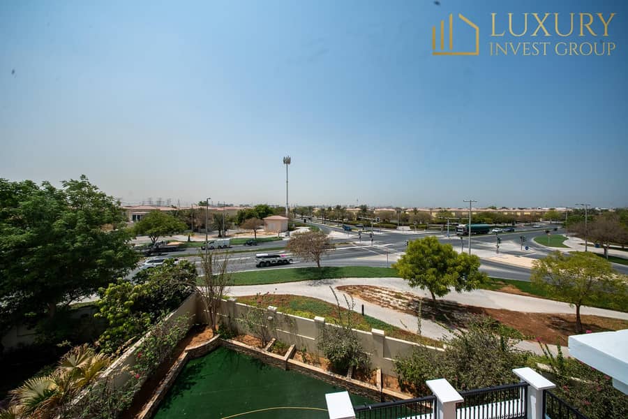 Single Row | Large Corner Plot | Well Maintained Single Row | Large Corner Plot | Well Maintained