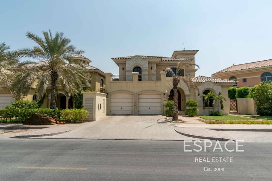 Outstanding Unfurnished - Atrium Entry