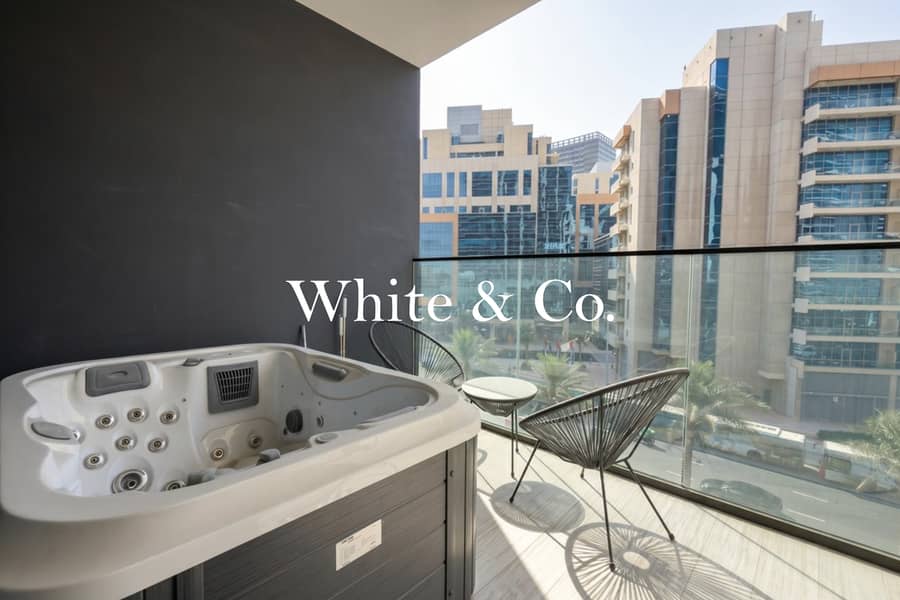 Premium Studio | Bay Square View | Modern Premium Studio | Bay Square View | Modern