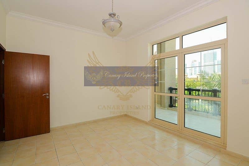 9 VACANT ON TRANSFER | 4 Bed | Entertainment Foyer