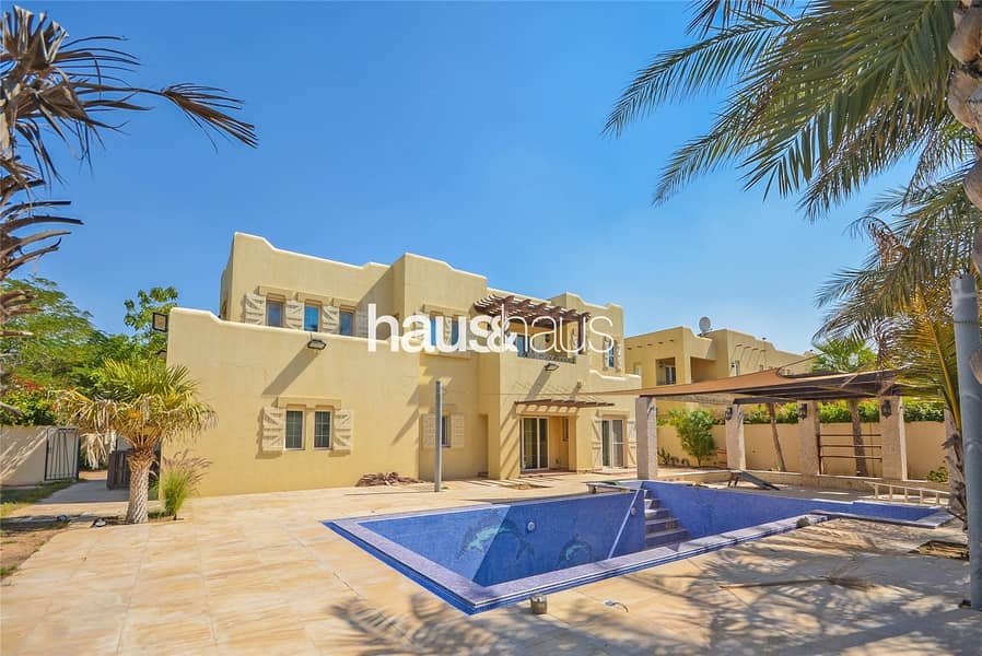 Private pool | Vacant | 6 bedrooms | Maids