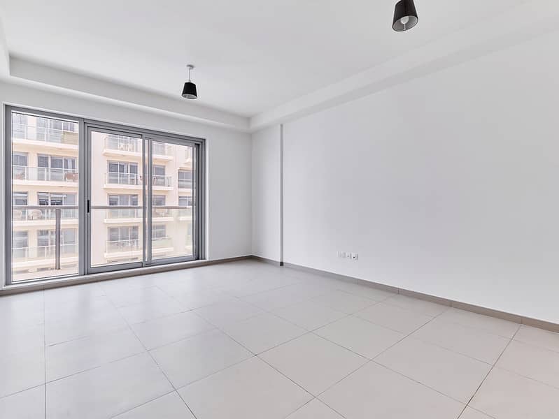 4 02_Living_Room_Wide_IMG_01. jpg