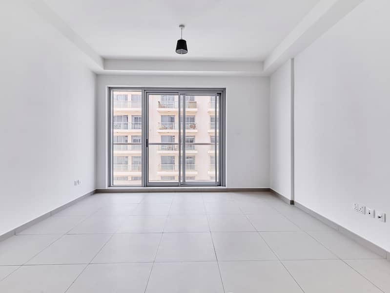 6 03_Living_Room_Window_View_IMG_02. jpg