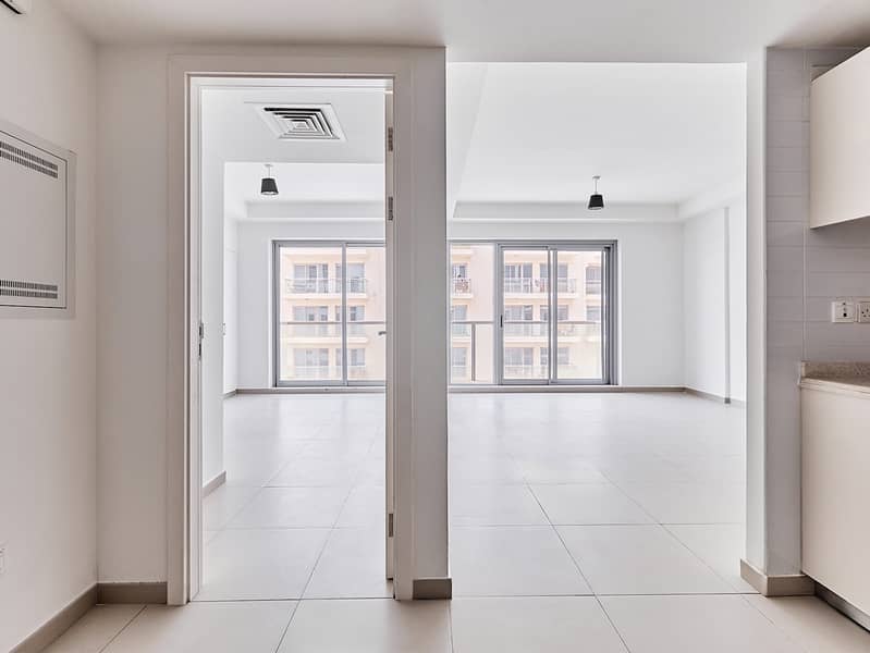 9 09_Kitchen_Entrance_to_Living_IMG_10. jpg