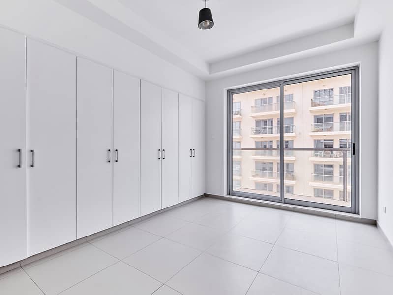 16 05_Bedroom_Wardrobes_and_Window_IMG_04. jpg