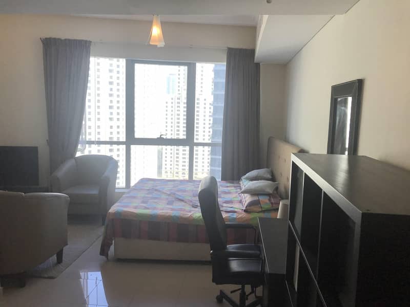 12 cheques Best Priced Furnished Studio Lake and Sea view