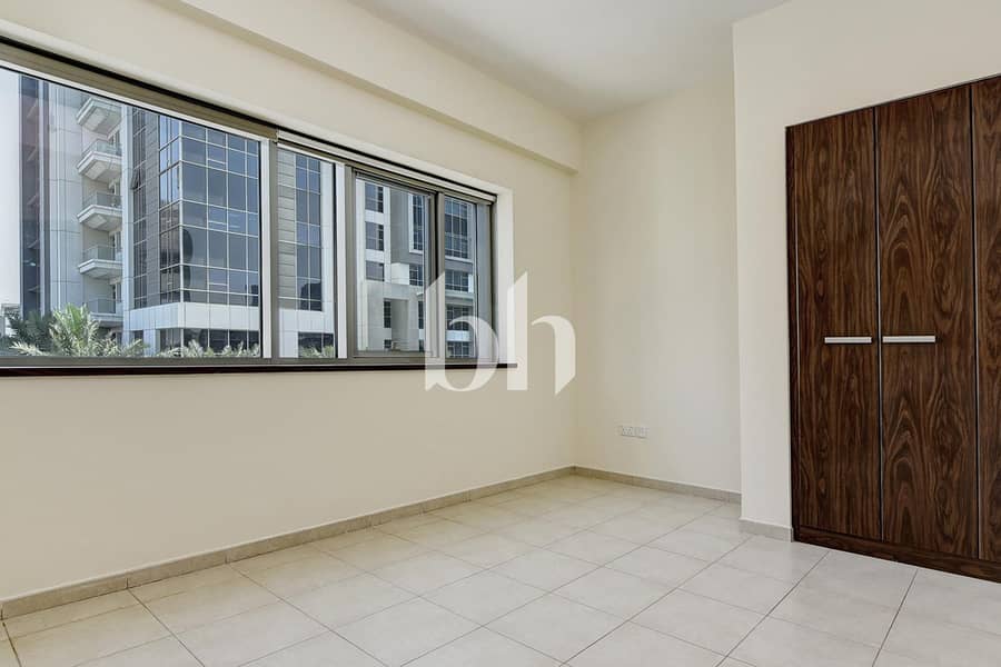6 Executive Tower 3 BR Plus Maid 01