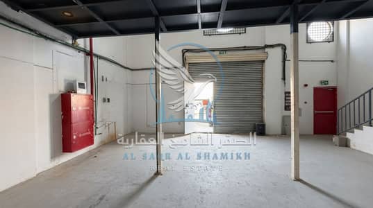 مستودع  للايجار في المنطقة الصناعية، الشارقة - Mezzanine provides additional usable space. jpeg