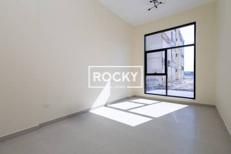 Studio te Huur in Deira, Dubai - Danat Building-5. jpg